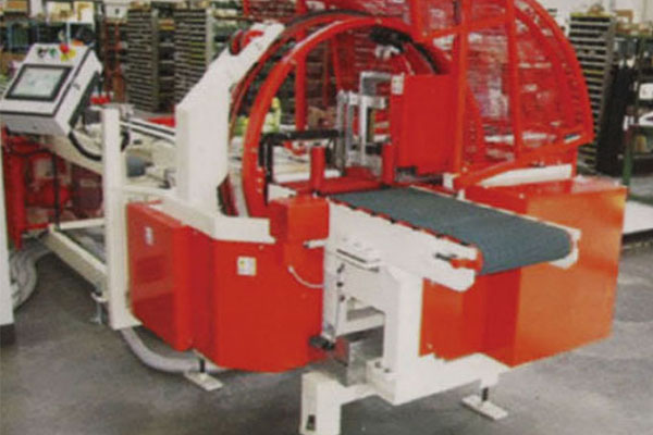 Vertical synchronous cutting machine